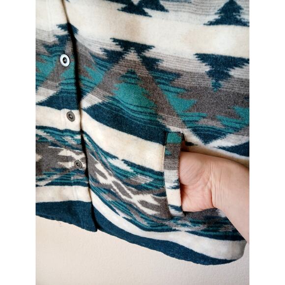 Victory Outfitters teal & gray thick flannel shacket quilted lining aztec print - Picture 5 of 7